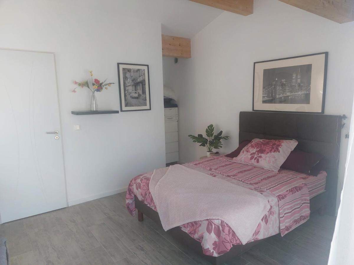 Chambre Climatisee A 20 Minutes De Bordeaux Marcamps Exterior photo