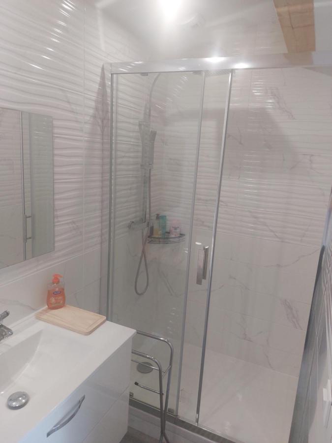 Chambre Climatisee A 20 Minutes De Bordeaux Marcamps Exterior photo